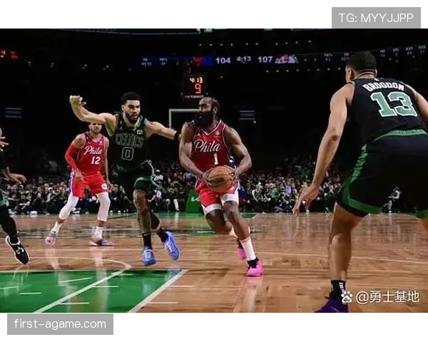 恩比德内线强攻拉开空间 高效篮下得分领先哈登