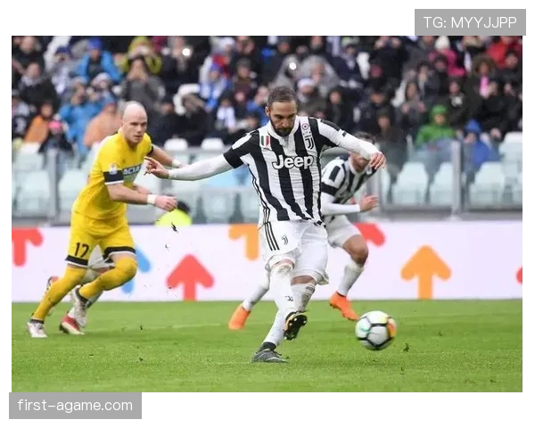 尤文图斯边路威胁不足影响进攻效率，中路依赖问题对战术多样化提出考验。